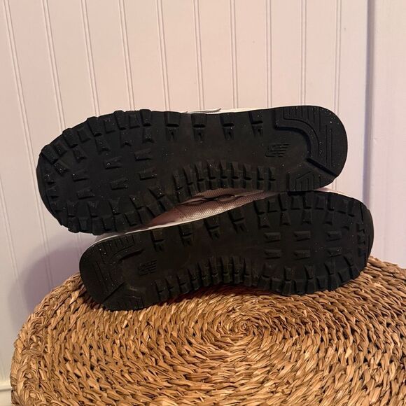 New Balance Cream and Gray Sneakers - 7.5 - Picture 9 of 10